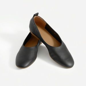 Everlane black leather day glove flats